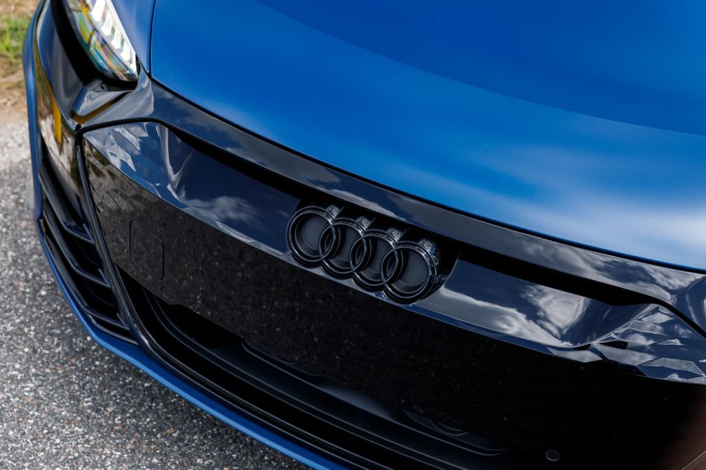 Used 2022 Audi RS e-tron GT w/ Carbon Performance Package AWD/4WD image 37