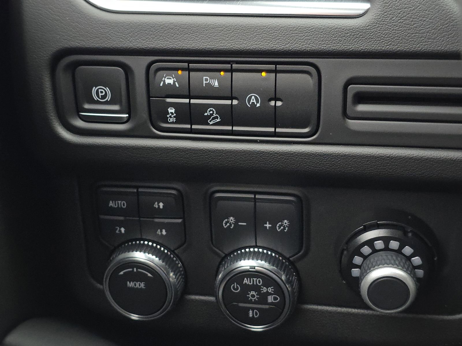 Used 2023 GMC Yukon AT4 image 35