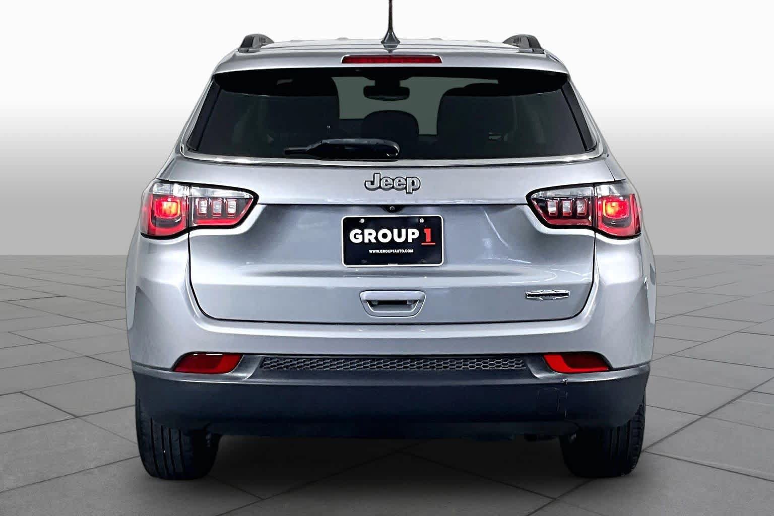 Used 2021 Jeep Compass Latitude FWD image 5