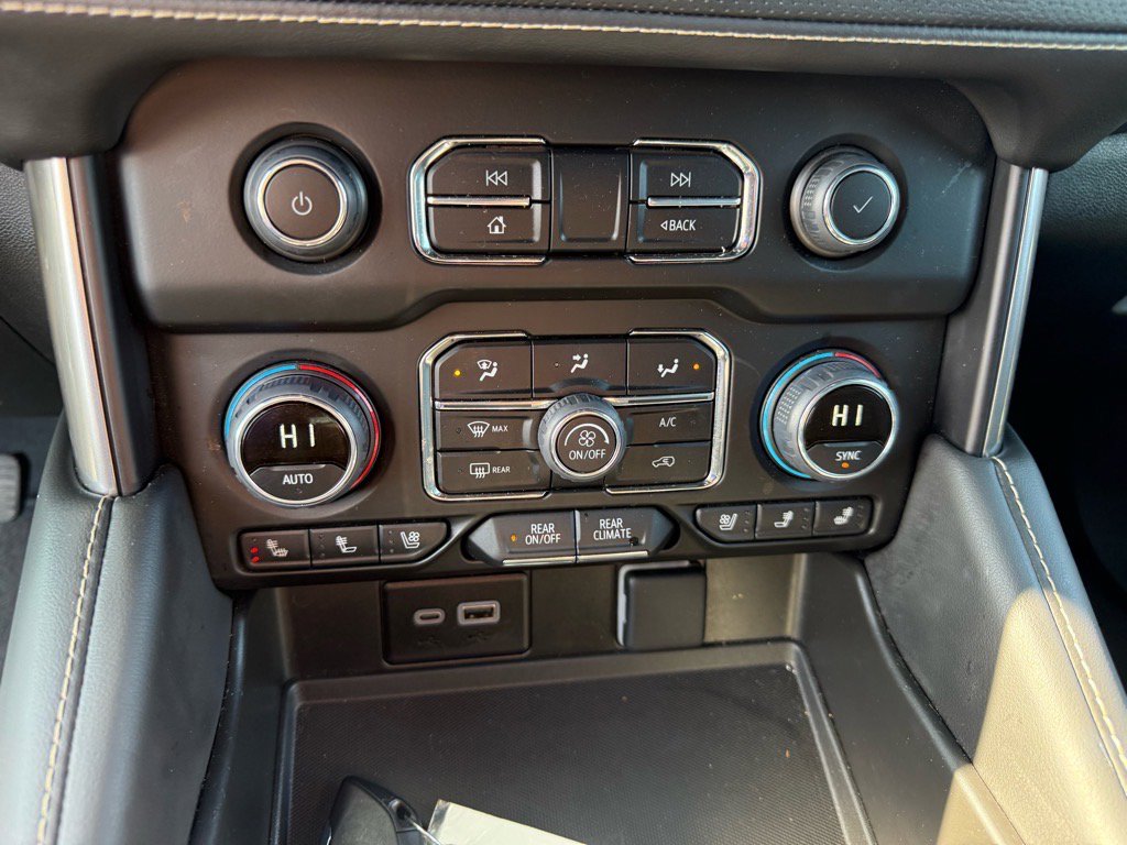 Used 2023 Chevrolet Suburban Premier image 22