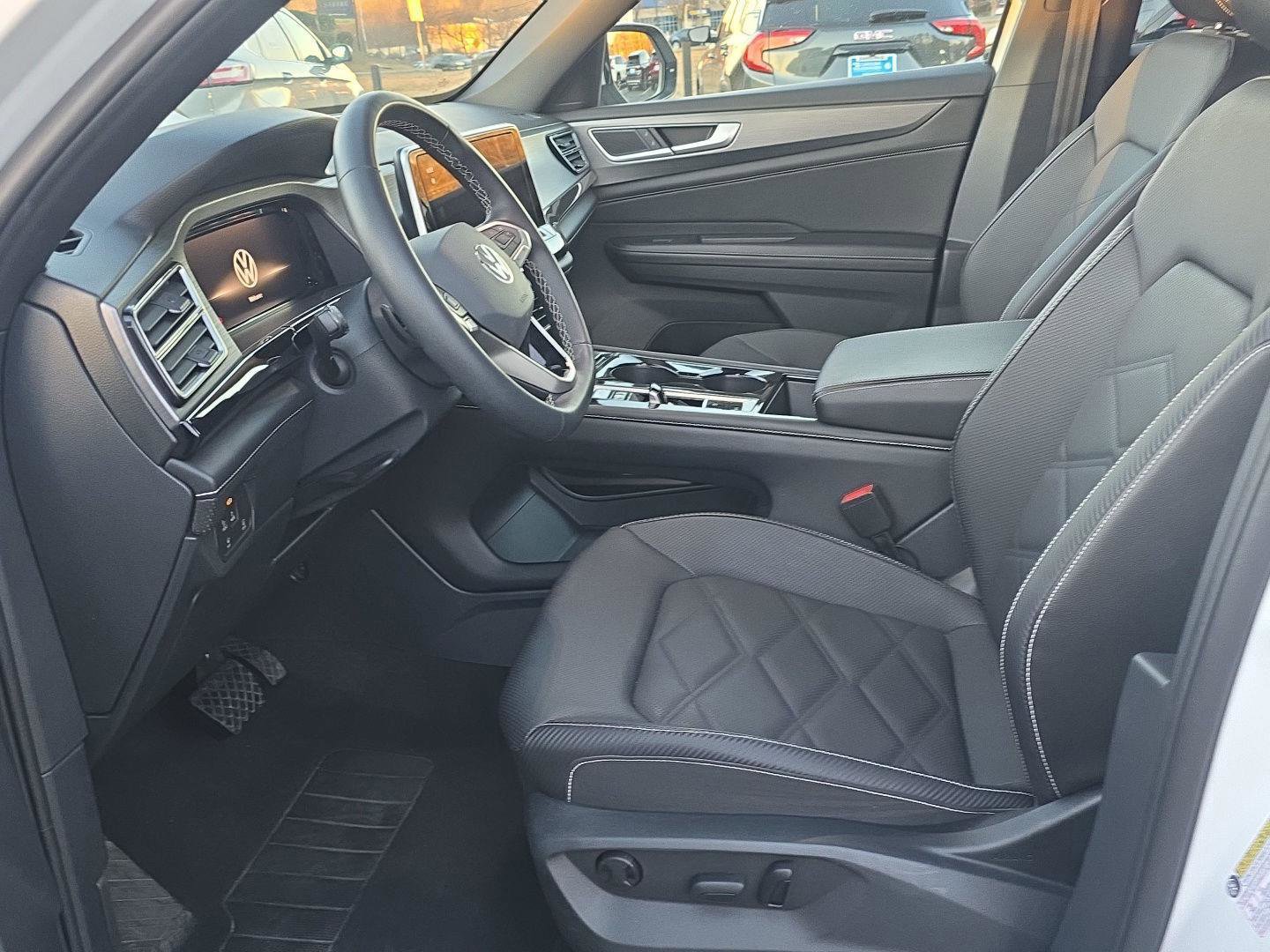 Used 2024 Volkswagen Atlas Cross Sport SE image 17