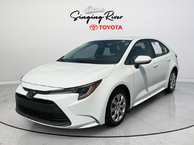 Used 2025 Toyota Corolla LE FWD image 3