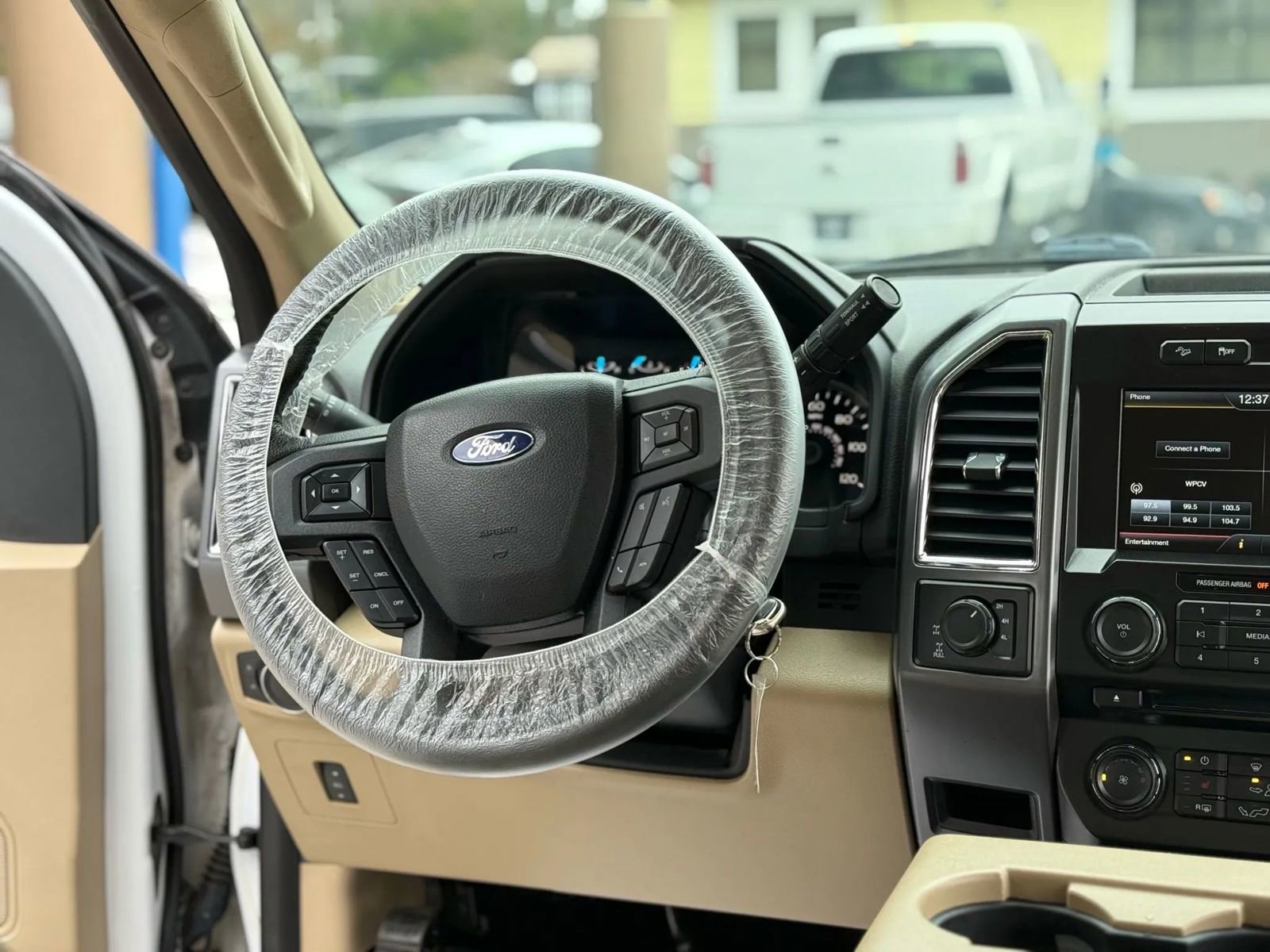 Used 2015 Ford F150 XLT w/ Equipment Group 302A Luxury AWD/4WD image 23