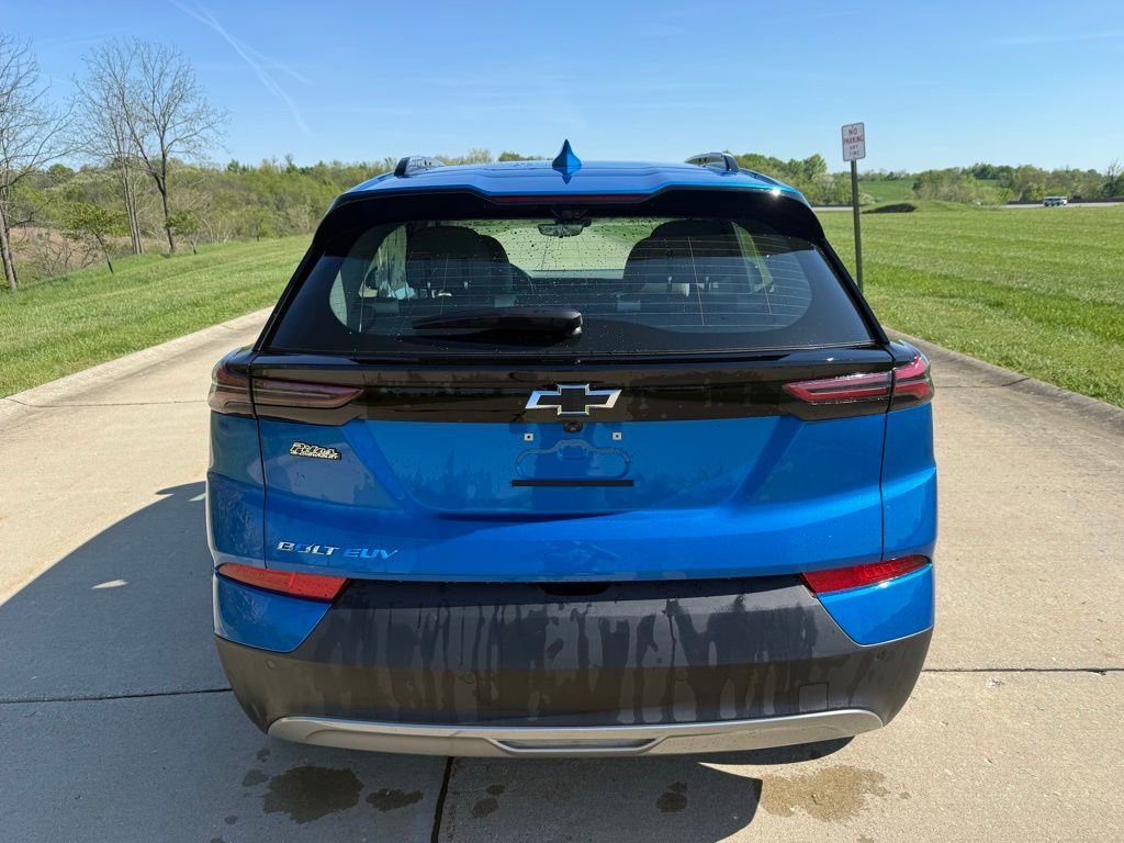 Used 2023 Chevrolet Bolt EUV Premier w/ Sun & Sound Package image 4