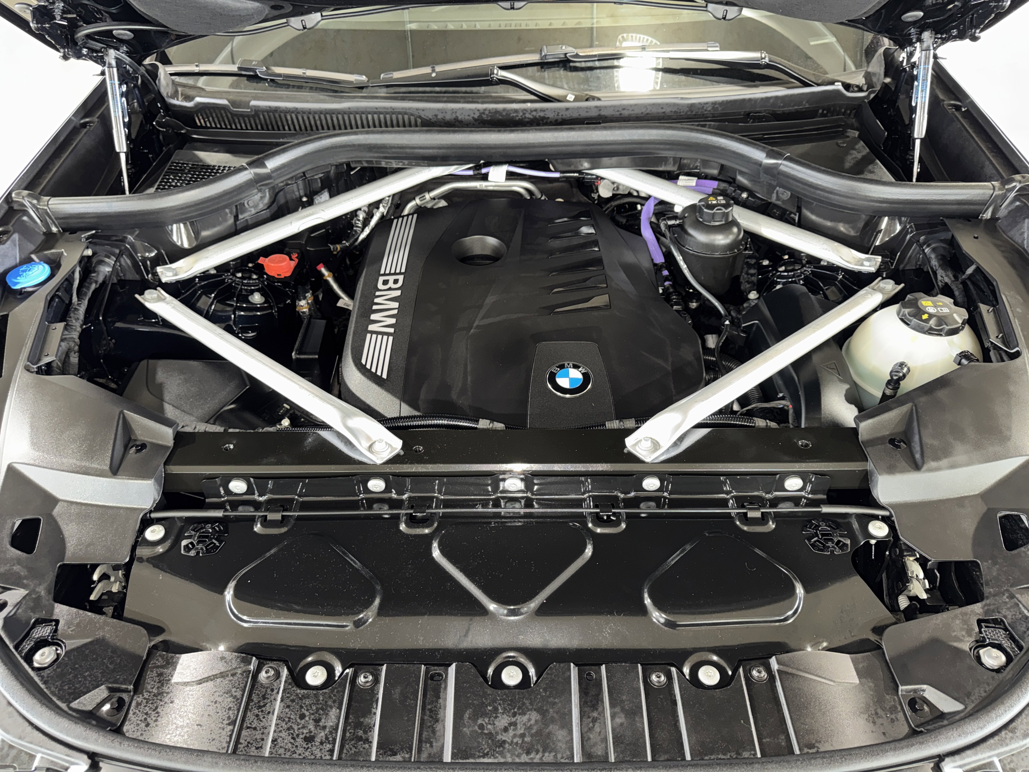 Used 2025 BMW X5 xDrive40i w/ M Sport Package image 35