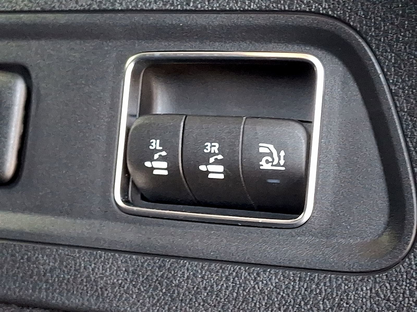 Certified 2025 Mercedes-Benz GLS 450 4MATIC image 30