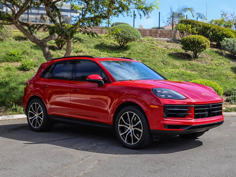 Used 2024 Porsche Cayenne AWD/4WD image 7
