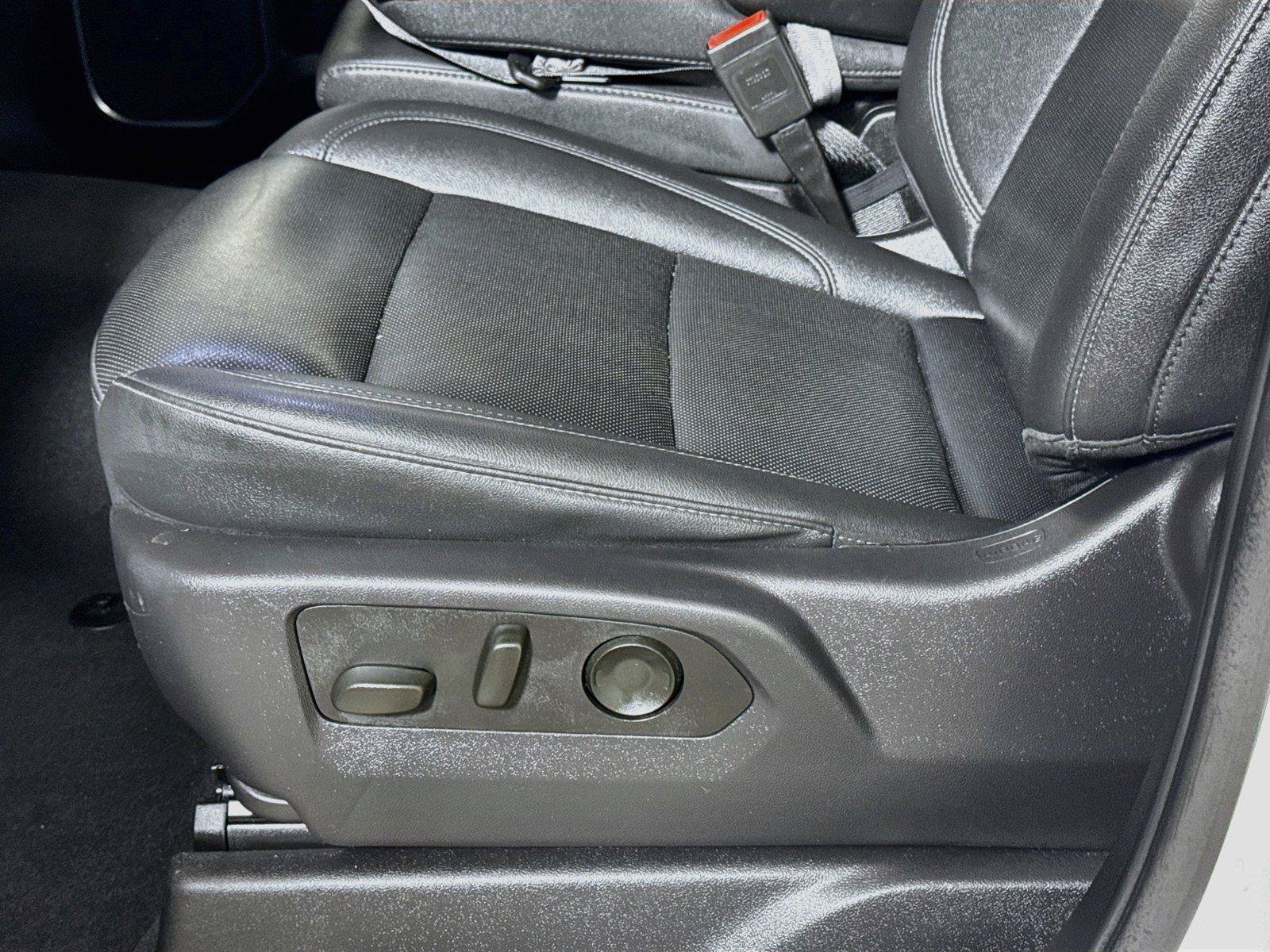 Certified 2025 GMC Sierra 1500 SLT RWD image 17
