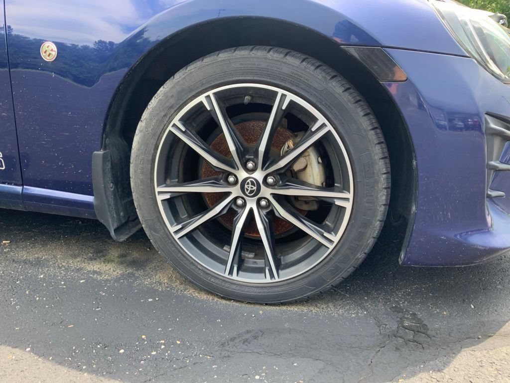 Used 2017 Toyota 86 RWD image 12