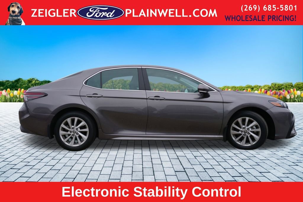 Used 2024 Toyota Camry SE image 6