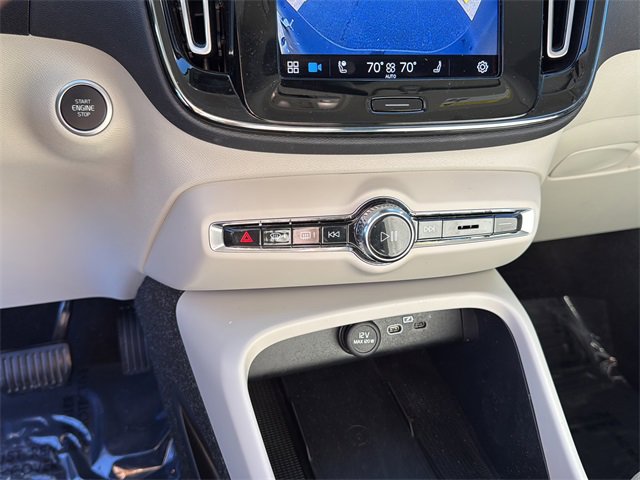 Used 2023 Volvo XC40 B5 Ultimate w/ Protection Package Premier image 19