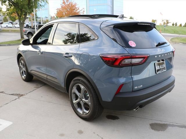 Used 2025 Ford Escape ST-Line w/ Tech Pack #1 image 4
