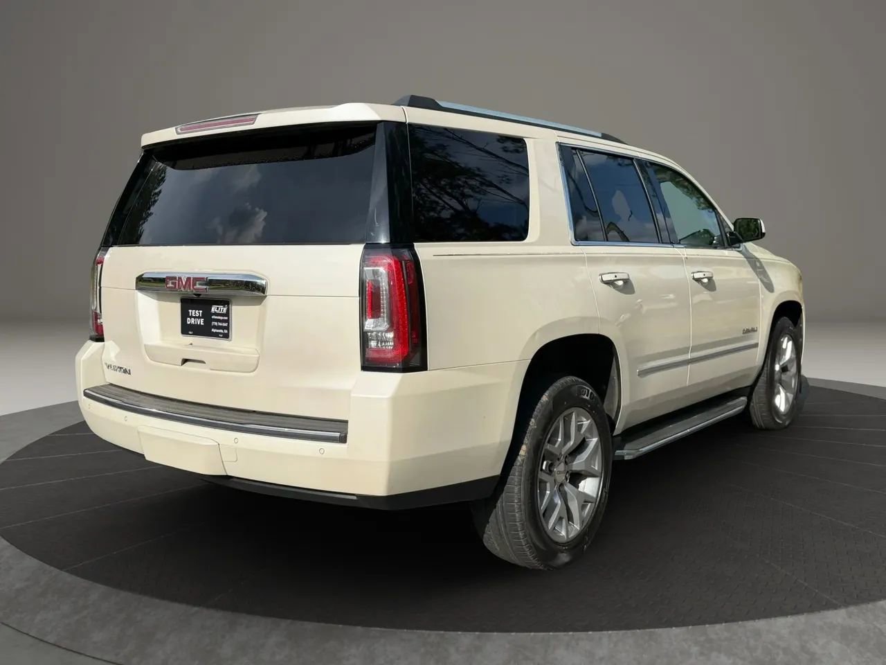 Used 2015 GMC Yukon Denali w/ Open Road Package RWD image 4