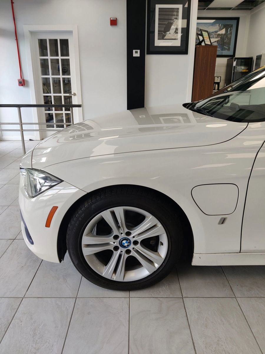 Used 2018 BMW 330e 330e iPerformance Sedan 4D image 9