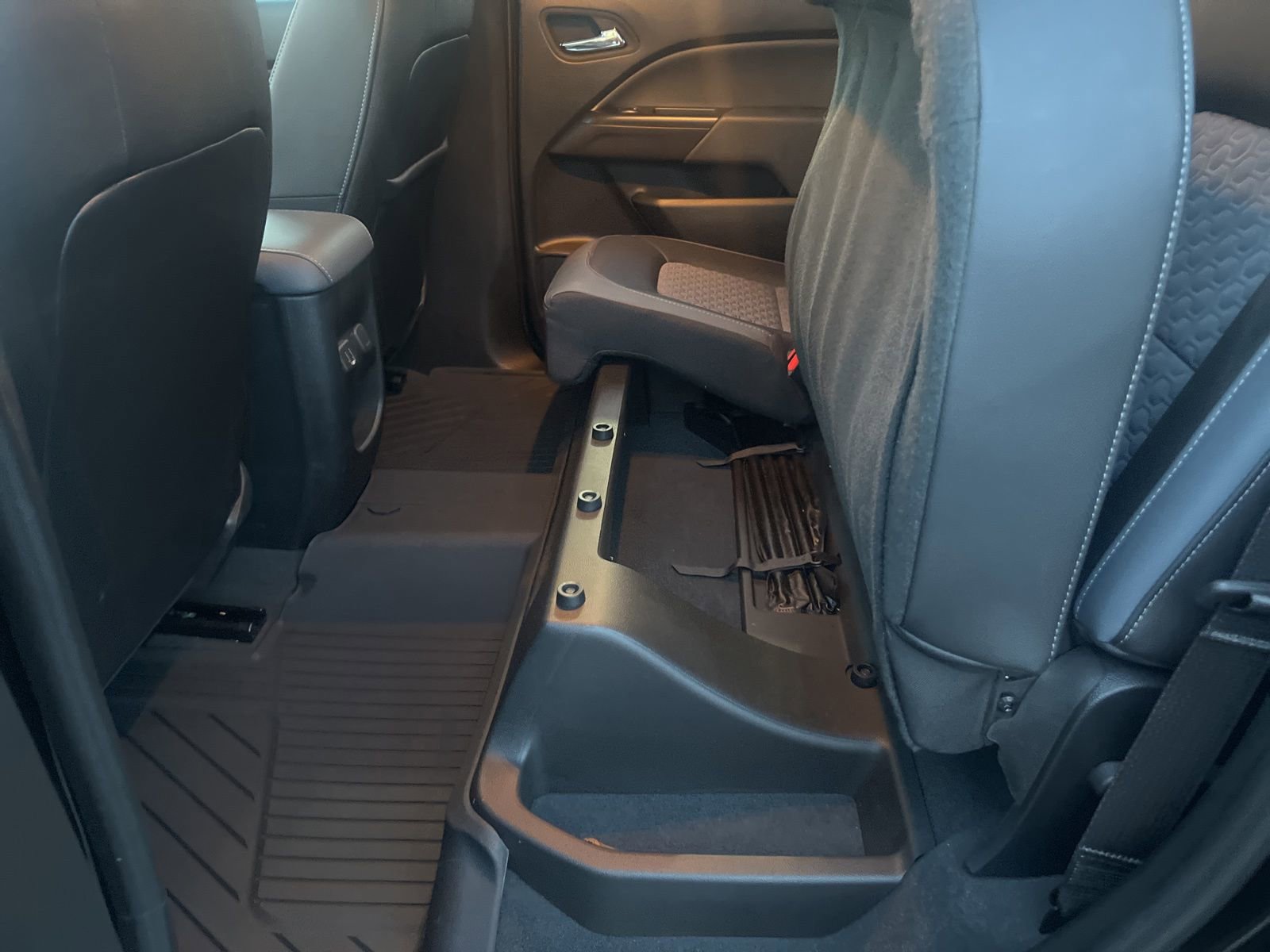 Used 2022 Chevrolet Colorado Z71 w/ Z71 Midnight Edition image 42