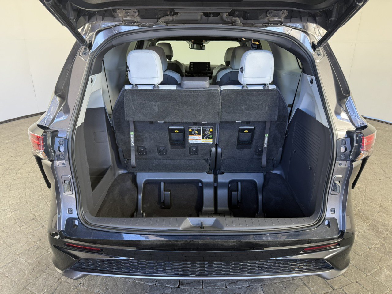 Used 2021 Toyota Sienna XLE FWD image 7