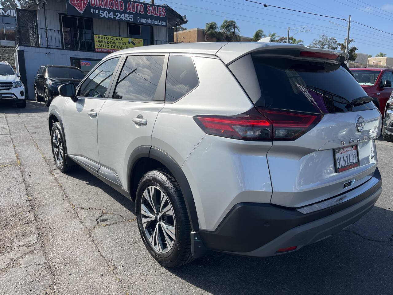 Used 2023 Nissan Rogue SV FWD image 9