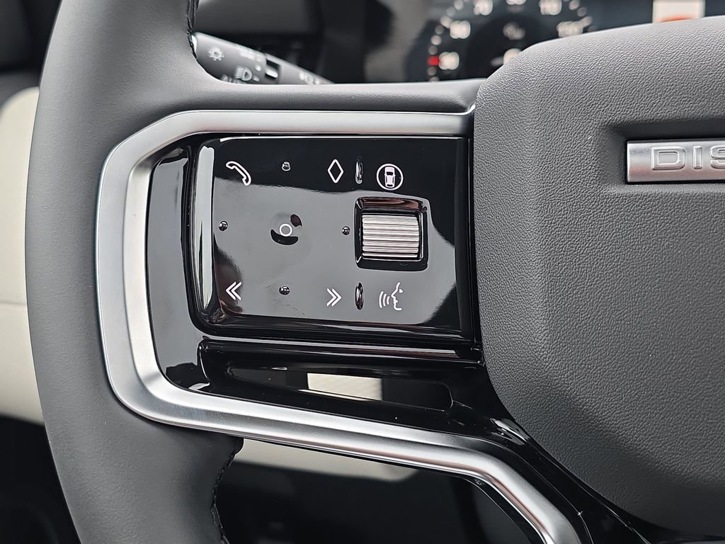 New 2026 Land Rover Discovery Sport Landmark AWD/4WD image 17
