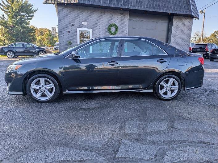 Used 2012 Toyota Camry SE FWD image 3
