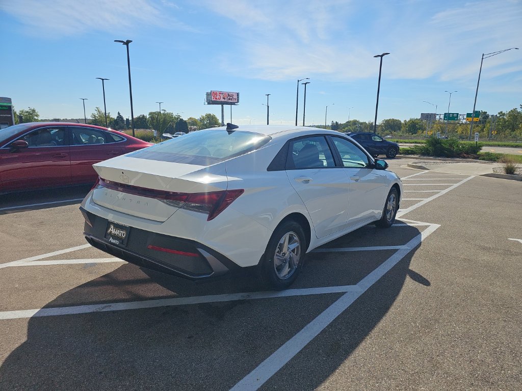 New 2026 Hyundai Elantra SE FWD image 5