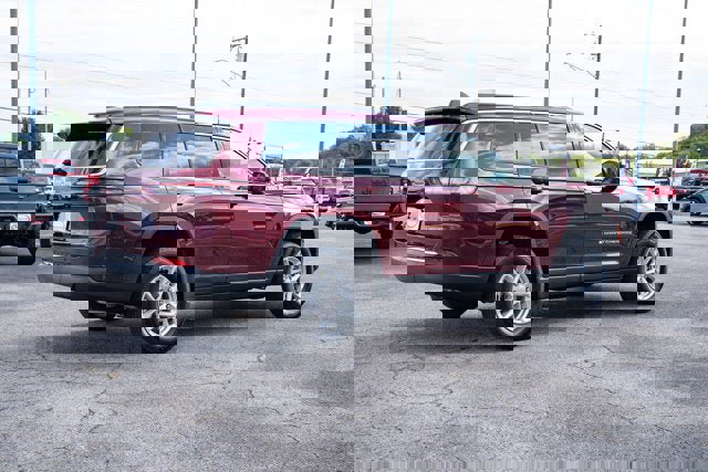 New 2025 Jeep Grand Cherokee L Laredo image 5