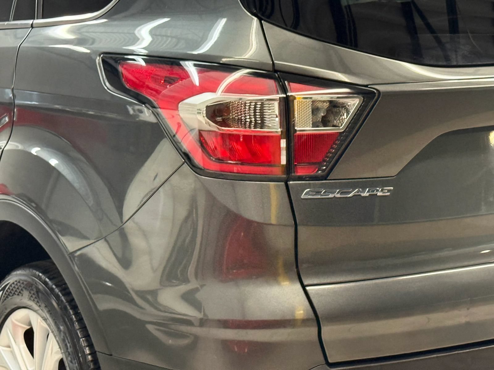Used 2017 Ford Escape SE AWD/4WD image 12
