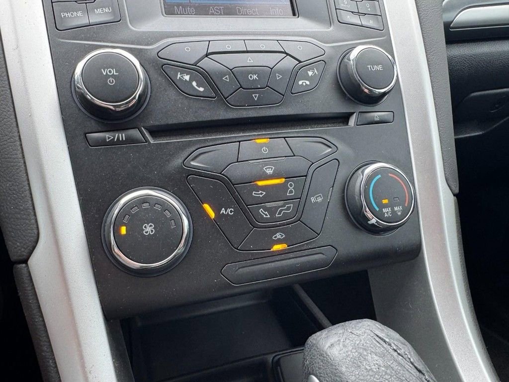 Used 2014 Ford Fusion SE FWD image 18