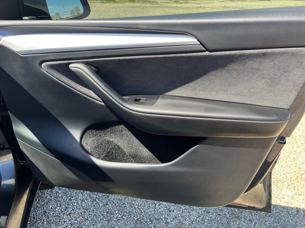 Used 2024 Tesla Model Y Long Range image 16