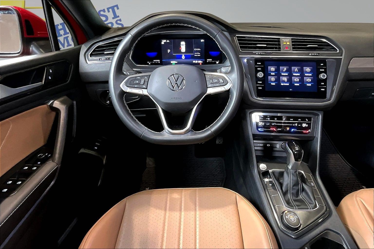 Used 2022 Volkswagen Tiguan SE AWD/4WD image 9