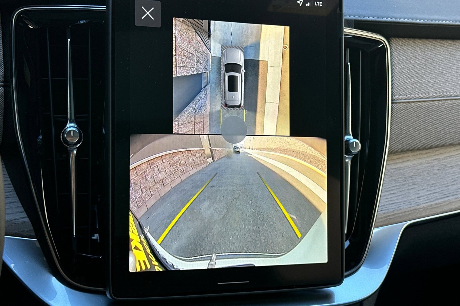 New 2026 Volvo XC90 B6 Plus w/ Protection Package Premier image 24