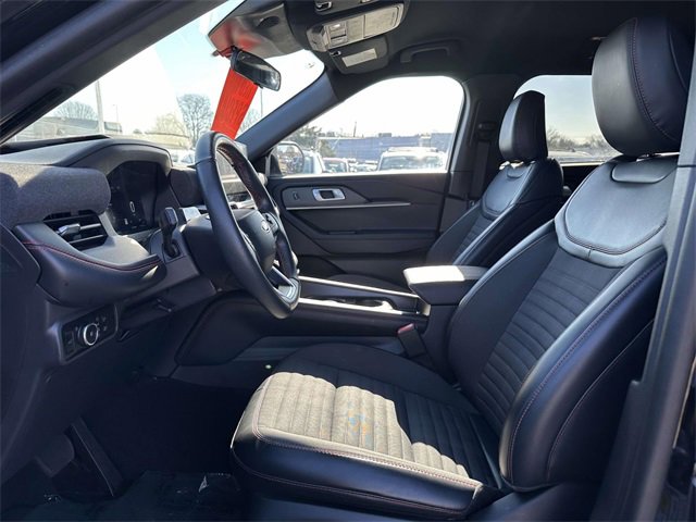 Used 2025 Ford Explorer ST-Line image 18