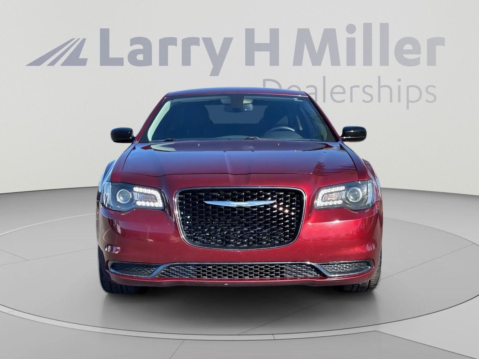 Used 2018 Chrysler 300 Touring w/ Sport Appearance Package RWD image 9