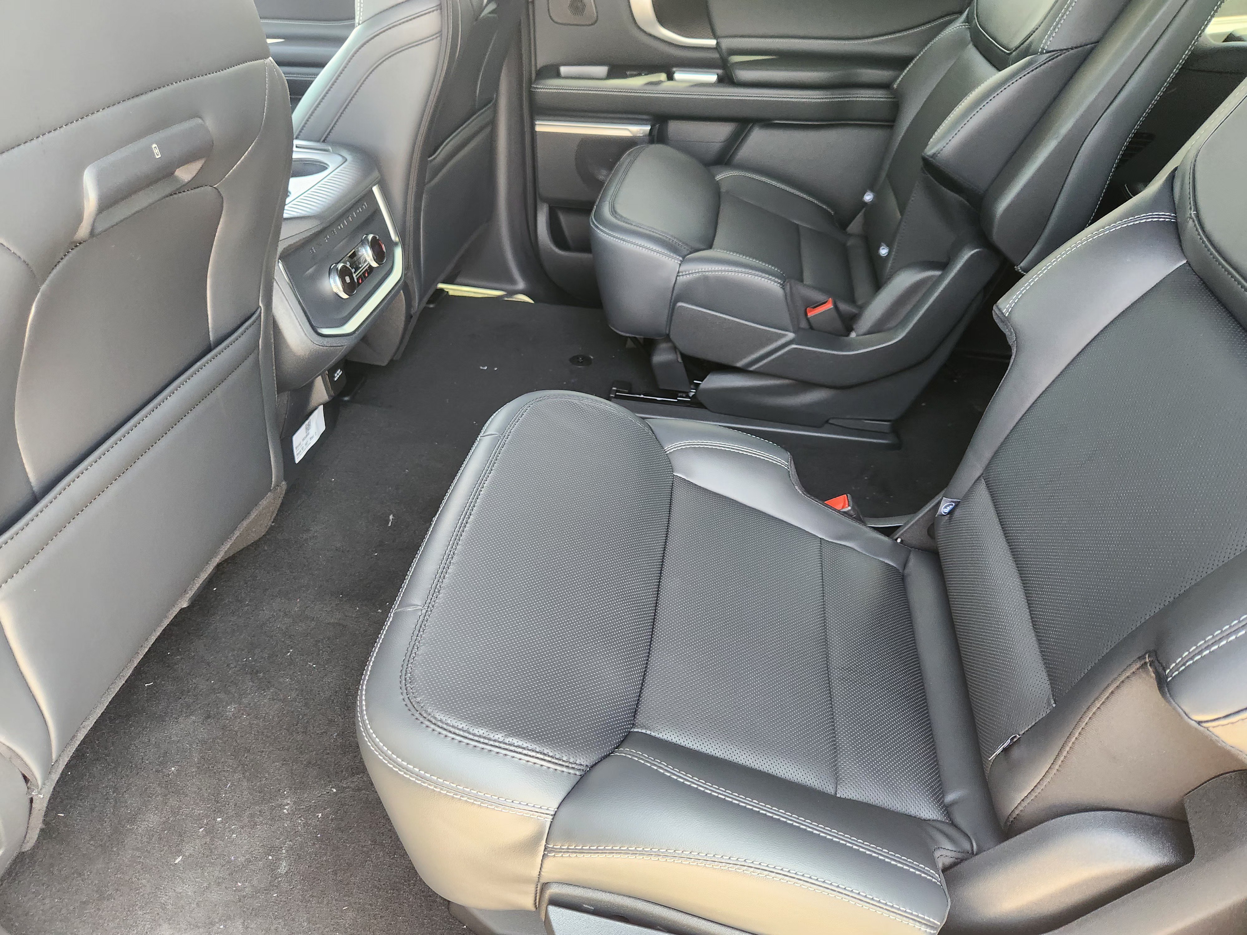 New 2027 Ford Expedition Max Platinum w/ Stealth Appearance Package AWD/4WD image 24
