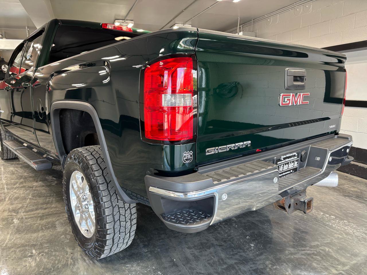 Used 2015 GMC Sierra 2500 SLE w/ SLE Preferred Package AWD/4WD image 9