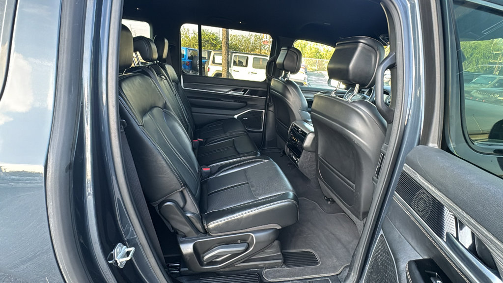 Used 2024 Jeep Wagoneer L Series II w/ Flexible Seating Group RWD image 22