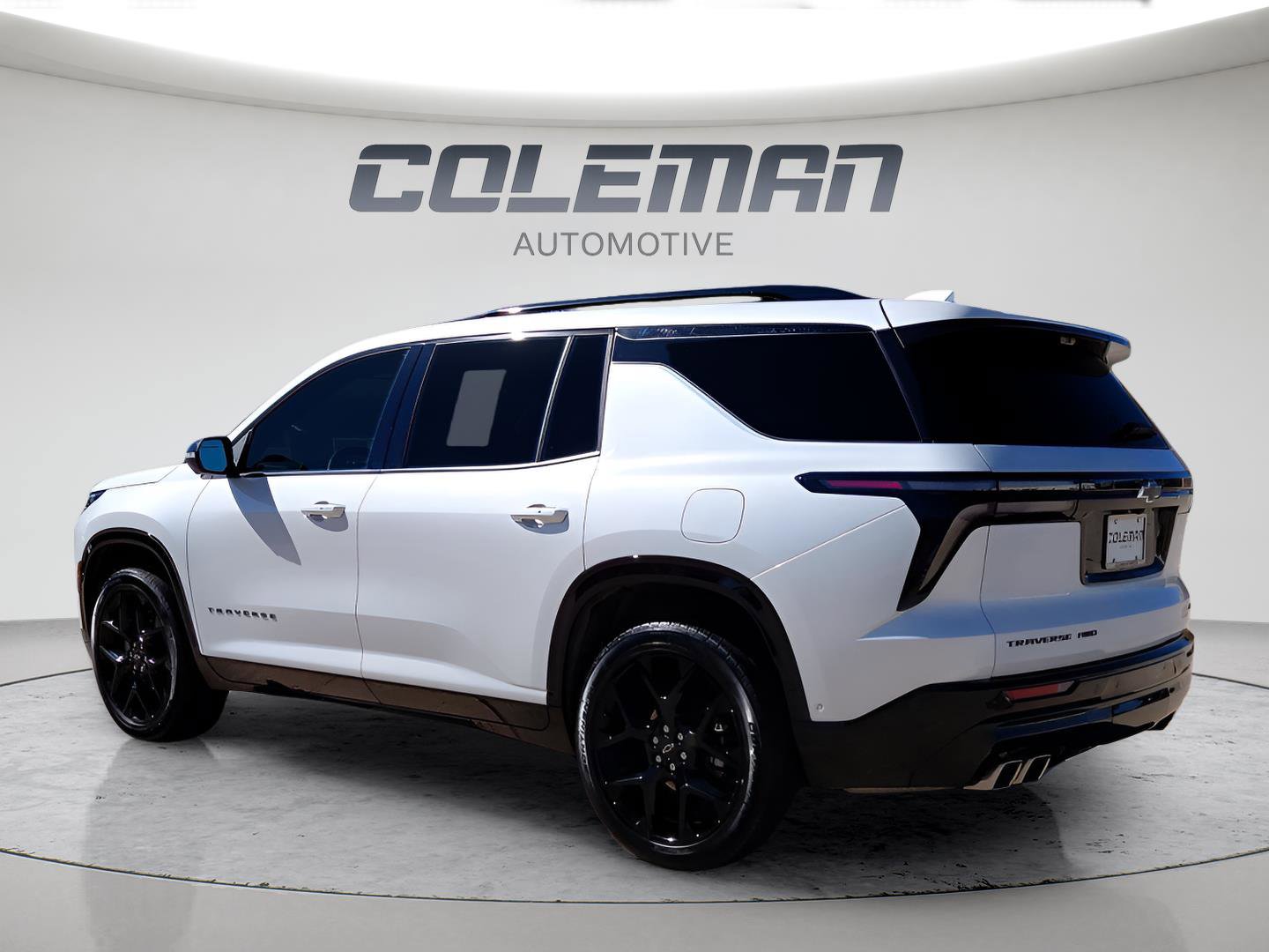 Used 2024 Chevrolet Traverse RS image 2