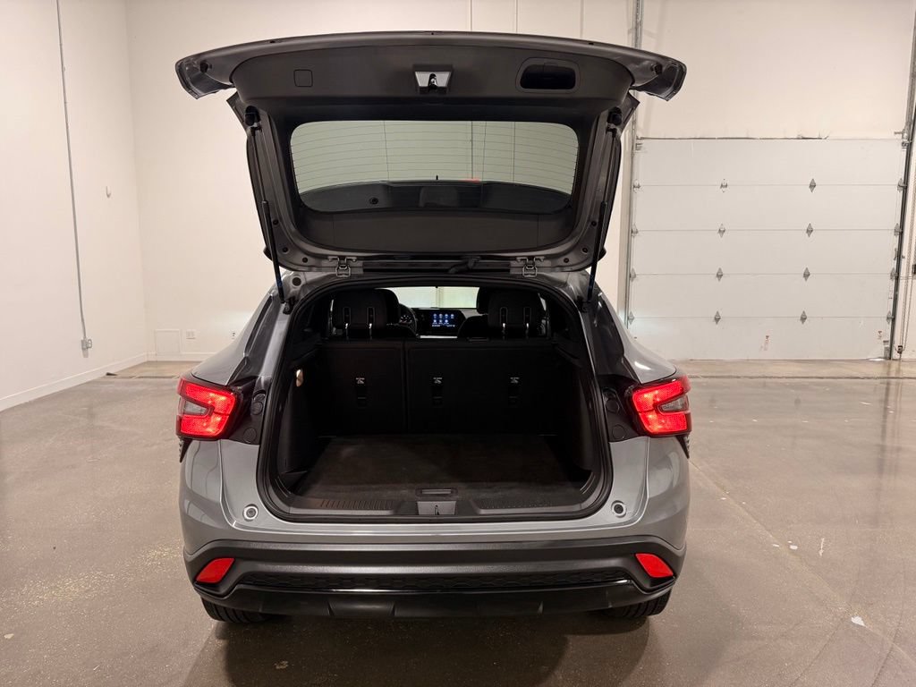 Used 2024 Chevrolet Trax RS w/ Driver Confidence Package FWD image 9