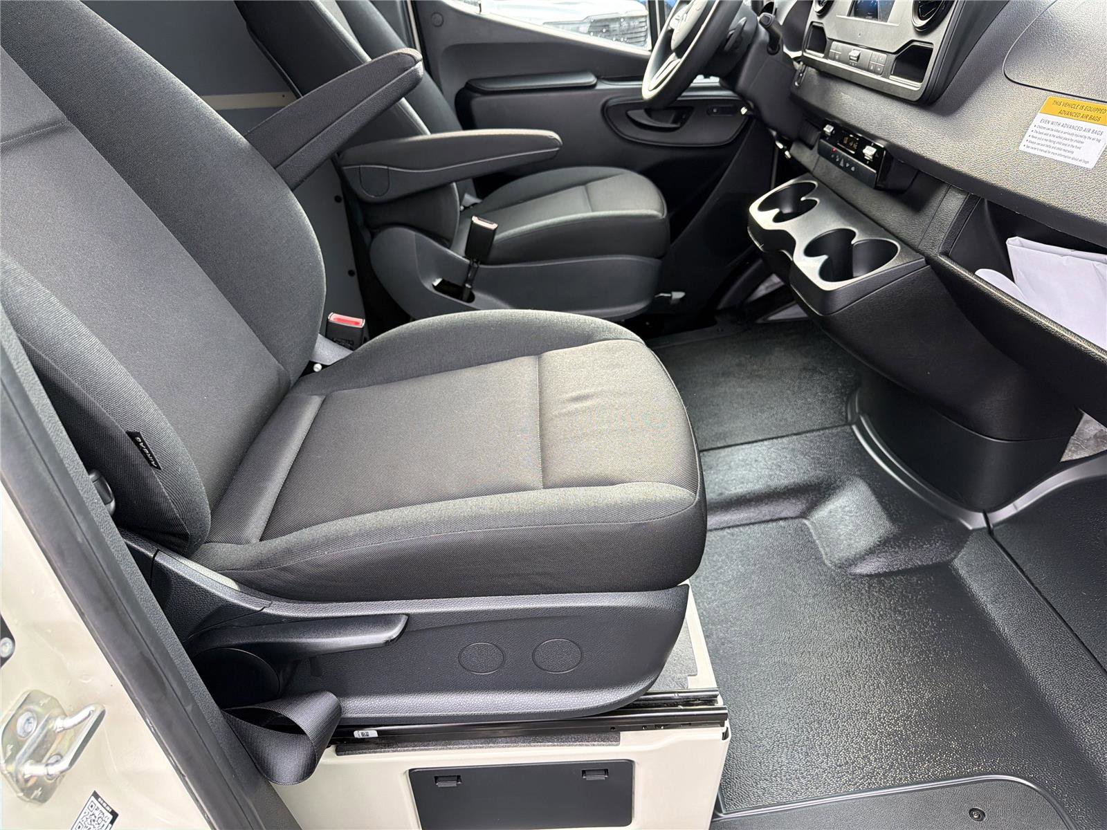 Used 2024 Mercedes-Benz Sprinter 2500 image 12