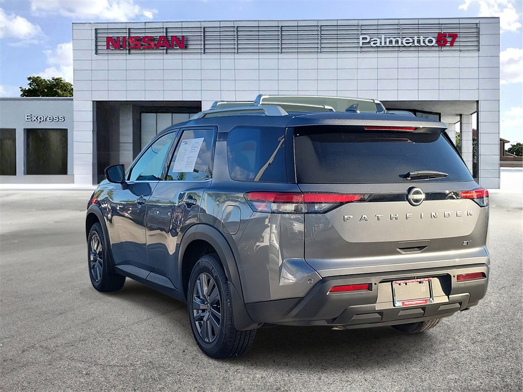 Certified 2024 Nissan Pathfinder SV image 4