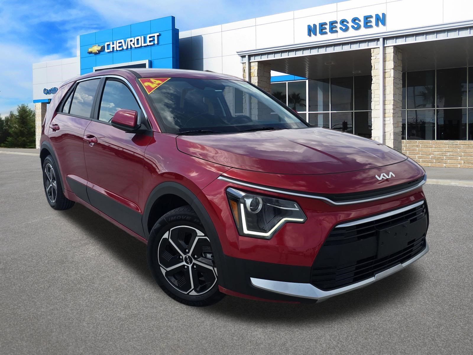 Used 2024 Kia Niro LX FWD image 1