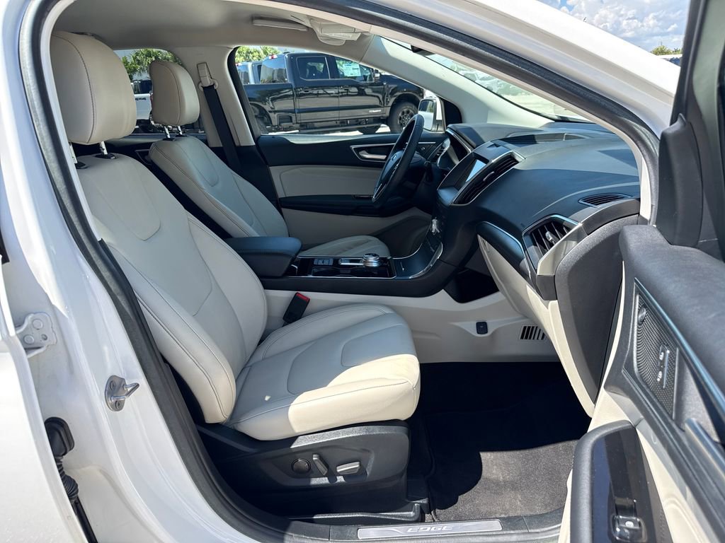 Used 2020 Ford Edge Titanium FWD image 25