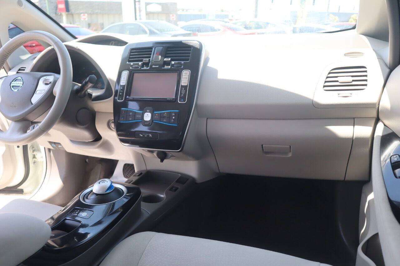 Used 2012 Nissan Leaf SL FWD image 33