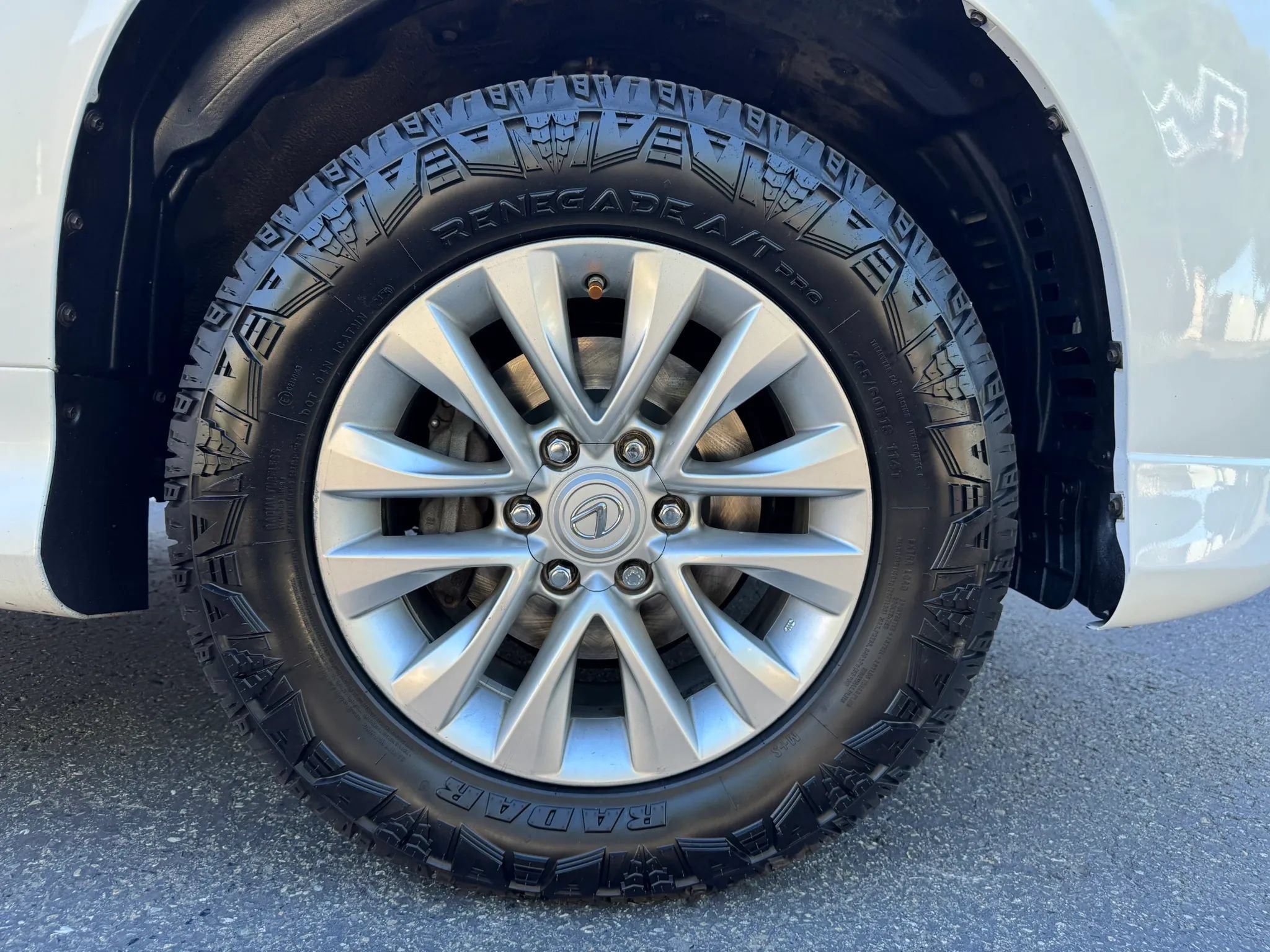 Used 2016 Lexus GX 460 w/ Premium Package AWD/4WD image 17