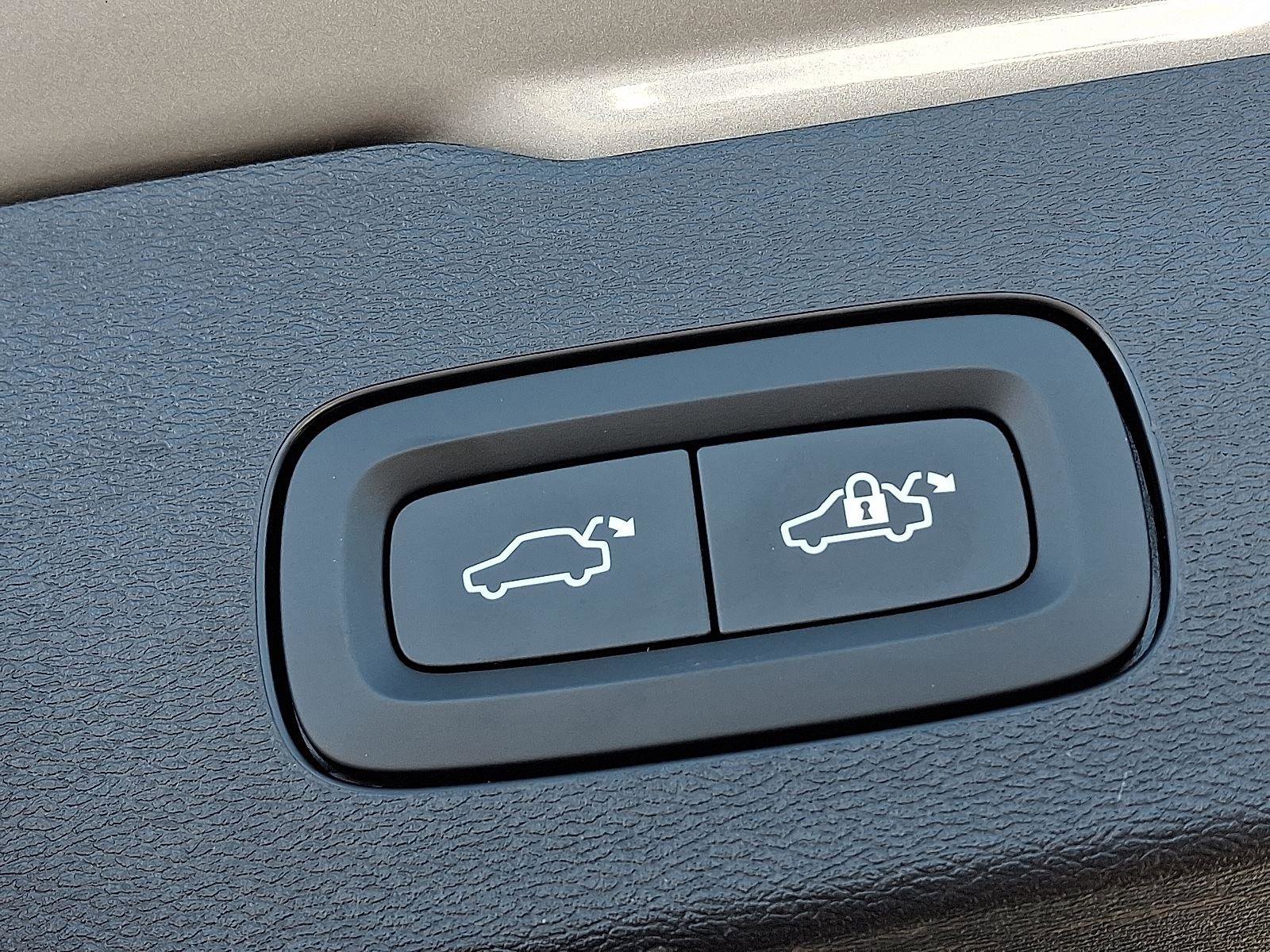 Used 2025 Volvo V60 B5 Cross Country Plus image 30