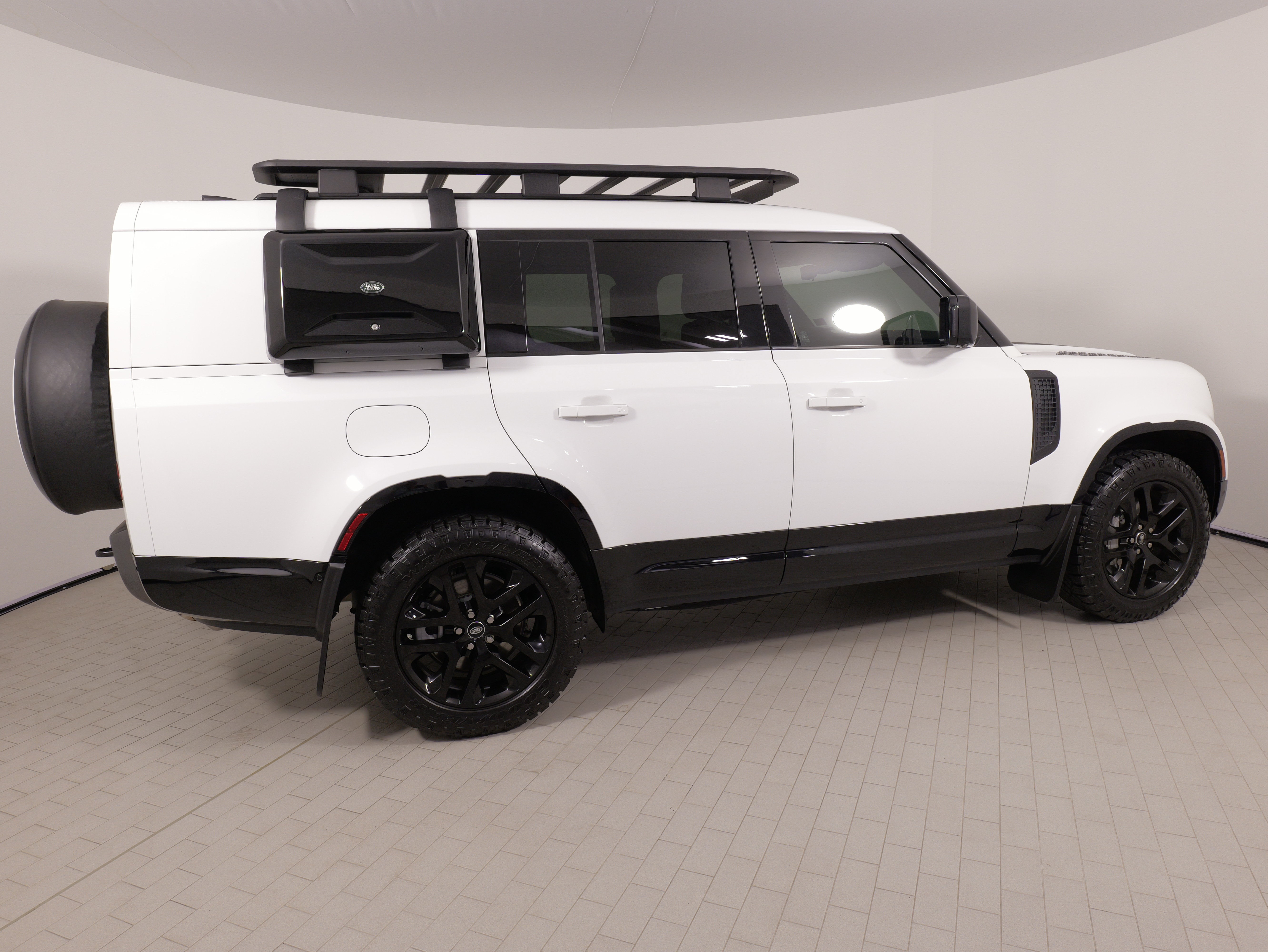 Used 2024 Land Rover Defender 130 Outbound AWD/4WD image 11