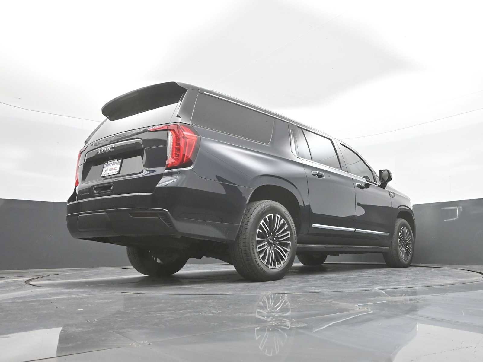 Used 2024 GMC Yukon XL SLT w/ SLT Luxury Package AWD/4WD image 53