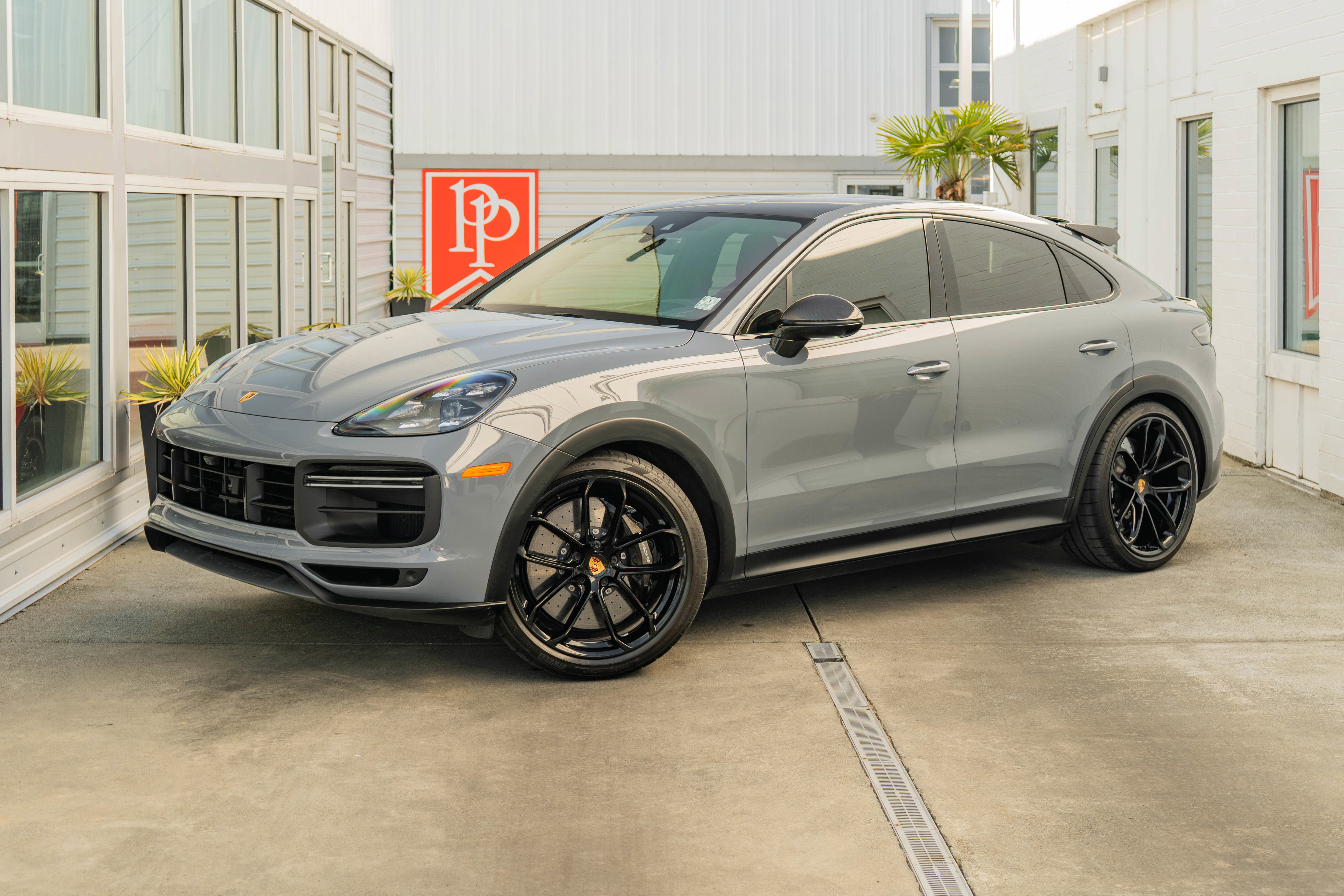 Used 2023 Porsche Cayenne Turbo GT AWD/4WD image 2