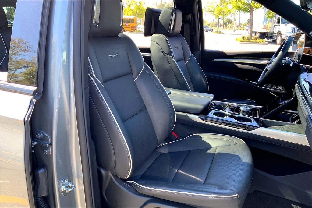 Certified 2025 Cadillac Escalade ESV Sport w/ Touring Package image 9