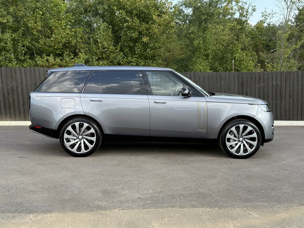 New 2025 Land Rover Range Rover Long Wheelbase SE image 7