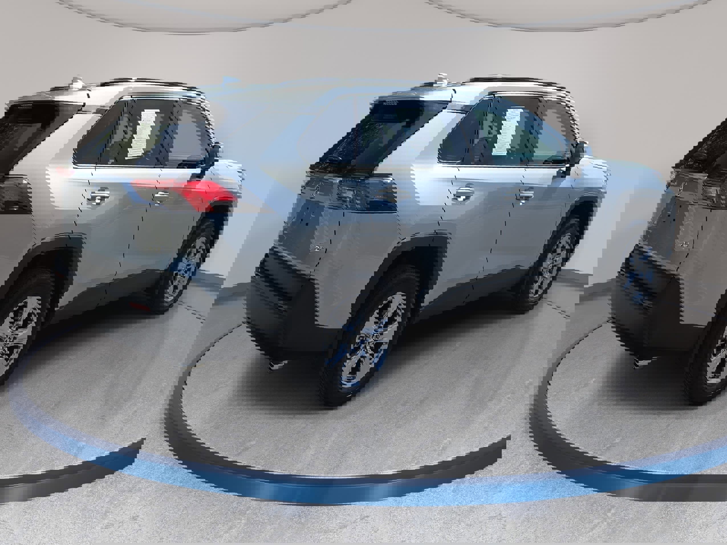 Used 2025 Toyota RAV4 XLE w/ Convenience Package image 5